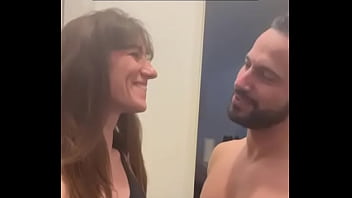 Lety howl s'endort paisiblement et commence à rêver un rêve humide dans