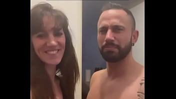 Lety howl s'endort paisiblement et commence à rêver un rêve humide dans