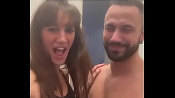 Lety howl s'endort paisiblement et commence à rêver un rêve humide dans