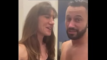 Lety howl s'endort paisiblement et commence à rêver un rêve humide dans