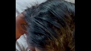 Bebei o pau dele todo e coloquei no meio dos meus peitões