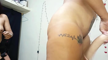 We have lesbian sex in front of the painter how morbo We have lesbian sex in front of the painter how morbo