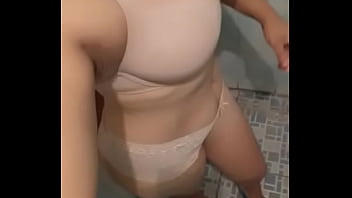 Blanquita en la ducha