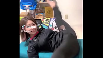 開脚ストレッチ