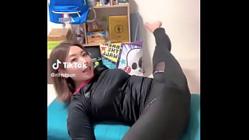 開脚ストレッチ