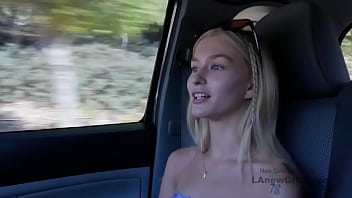 Fantastic teenie rims and gets pussyfucked in studio