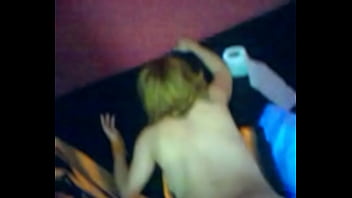 Loirinha dando o rabo 2 e tomando gozada