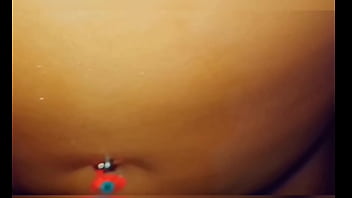 Corno fica escondido esperando sua esposa tomar gozada pra ele lamber