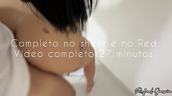 Chupei a gostosa da corretora enquanto ela me mostrava o apartamento