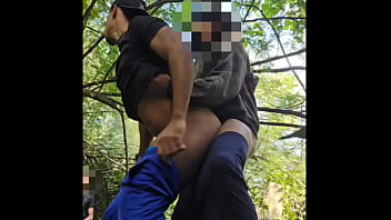 Ofereci meu cuzinho pro negão de 24 cm comer no matoo