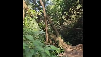 Ofereci meu cuzinho pro negão de 24 cm comer no matoo