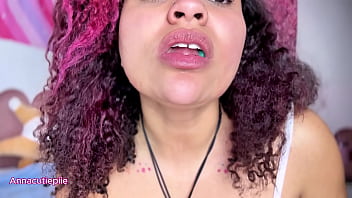 Vore asmr eating gummy worms close up Vore asmr eating gummy worms close up