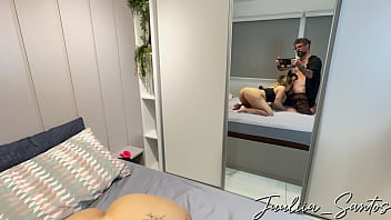 Punhetando A Piroca Dotada Do Meu Professor Com Os Pés E Caindo De Boca Engolindo Tudo Gostoso thumbnail