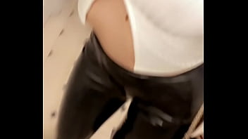 La nuit dernière j’ai fais la fête j’ai rencontré un mec et il m’a