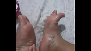 Mais um vídeo desses pés de princesa