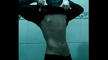 Japoneisinho Gay Pelado Em Frente Câmeras thumbnail