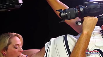 Brunette vicky and blonde jennifer give a double bj getting jizzed