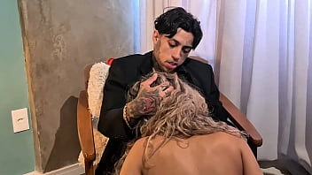 Sexo radical com pisada na cara