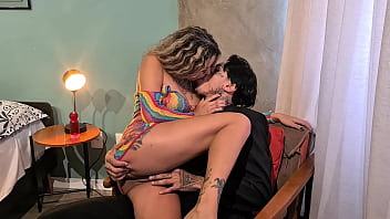 Sexo radical com pisada na cara