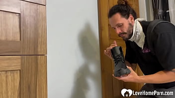 Her feet makes me rocking hard Her feet makes me rocking hard