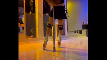 Minha puta ensaiando dança no estúdio