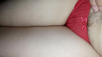 Gretala slip red e fica pelosa