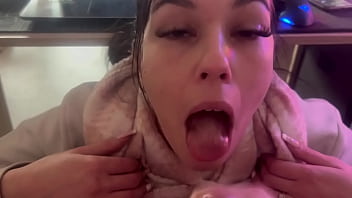 Coquette and brad pov je le suce et il éjacule dans ma bouche