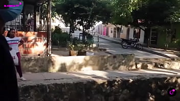 Preguntando en el caserío