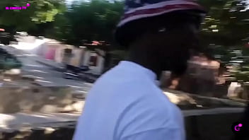 Preguntando en el caserío