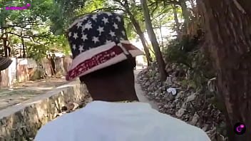 Preguntando en el caserío