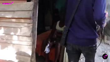 Preguntando en el caserío