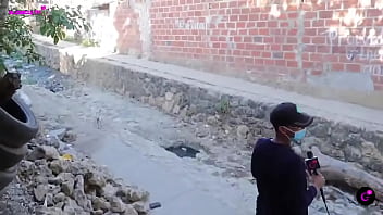 Preguntando en el caserío