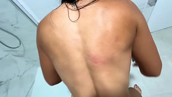 I surprise my latina girlfriend with a good fuck while she is cleaning