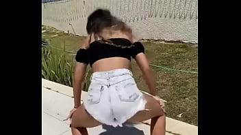 Gostosa dancando