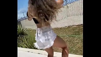 Gostosa dancando