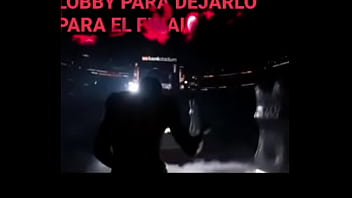 La cama se rompe mientras pasan cosas