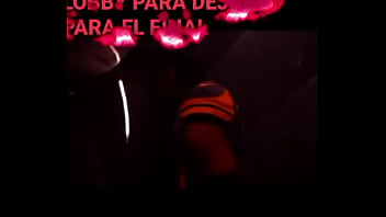 La cama se rompe mientras pasan cosas