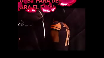 La cama se rompe mientras pasan cosas