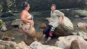 Sexo de riesgo en el rio increible follada