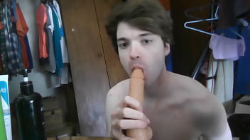 Horny Twink Niko Springs Sucks On Dildo Before Work thumbnail