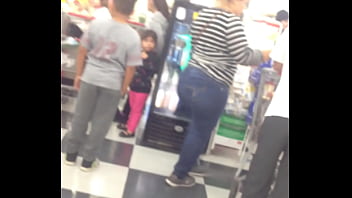 Thick round ass in jeans