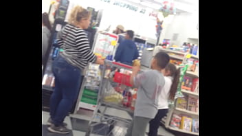 Thick round ass in jeans