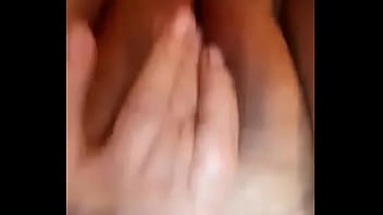 Masturbandose gordita