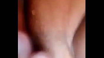 Masturbandose gordita