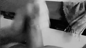 Pau mole e pequeno short dick man