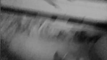 Pau mole e pequeno short dick man