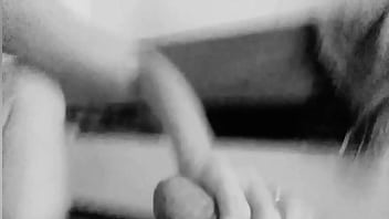 Pau mole e pequeno short dick man