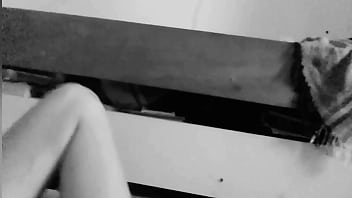 Pau mole e pequeno short dick man