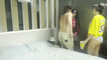 Contei tudo pra minha mãe meu irmãosafado comeu eu e minha amiga enquanto não tinha ninguém em casa a foda foi tão gostosa que gozei varias vezes naquela rola delicia completo no red