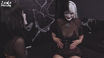 La fiesta de halloween estaba aburridisima mejor follamos